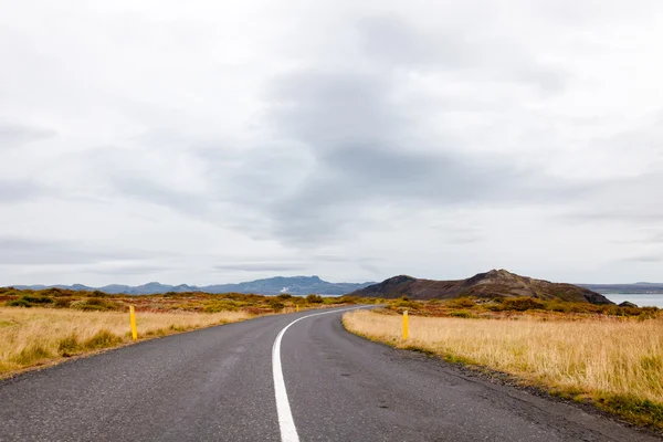 Beautiful mountain road in Iceland — Stock Photo, Image