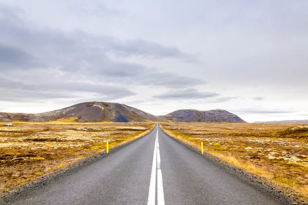 Bella strada di montagna in Islanda — Foto Stock