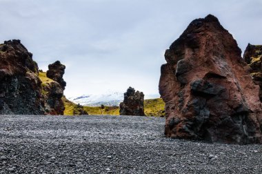 İzlanda sahillerinde siyah lav kayaları, Snaefellsnes yarımadası, İzlanda