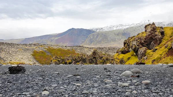 アイスランドのビーチ、黒い溶岩の岩、 Snaefellsnes半島、アイスランド — ストック写真