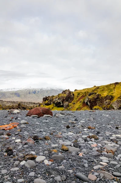 Remains of a boat wreck at the black beach on Iceland Snaefellsnes Dritvik — Stock Photo, Image