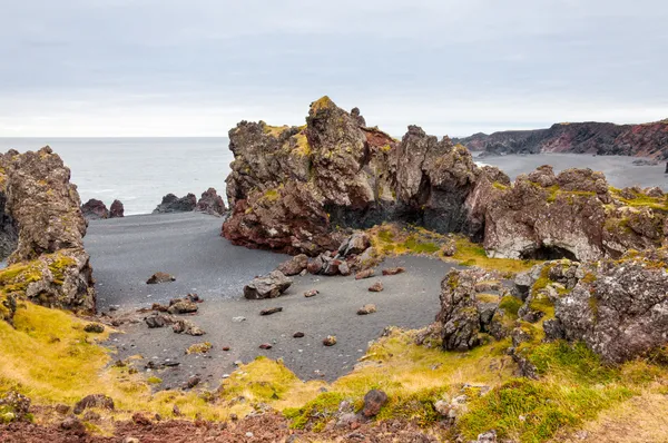 Icelandic beach with black lava rocks, Snaefellsnes peninsula, Iceland — Stock Photo, Image