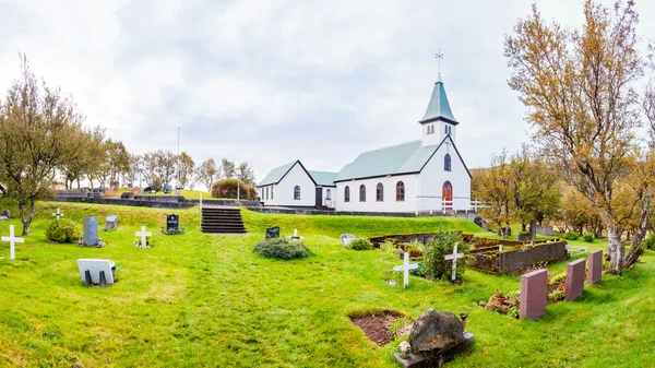 Cimitero e chiesa in Islanda — Foto Stock