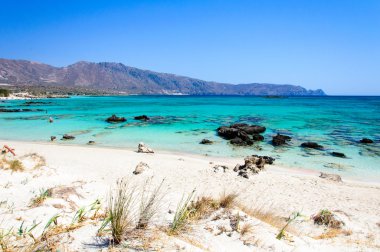 elafonissi beach, pembemsi beyaz kum ve turkuaz su, Girit Adası, Yunanistan