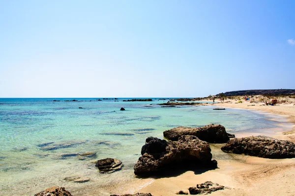 Elafonissi Strand, mit rosa weißem Sand und türkisfarbenem Wasser, Insel aus Beton, Griechenland — Stockfoto