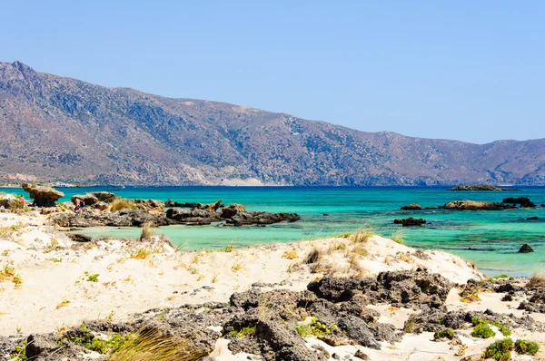 Strand van Elafonissi, met roze witte zand en turquoise water, Kreta, Griekenland — Stockfoto