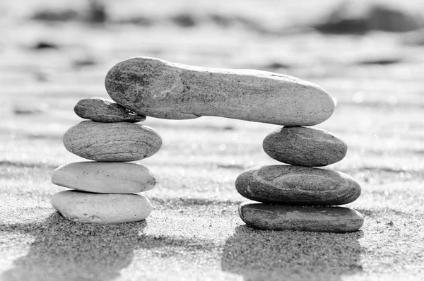 A stack of pebbles in black and white, arch shape, zen concept — Stock Photo, Image