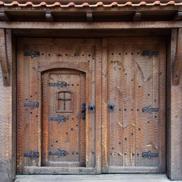 Vecchia porta tradizionale bulgara — Foto Stock