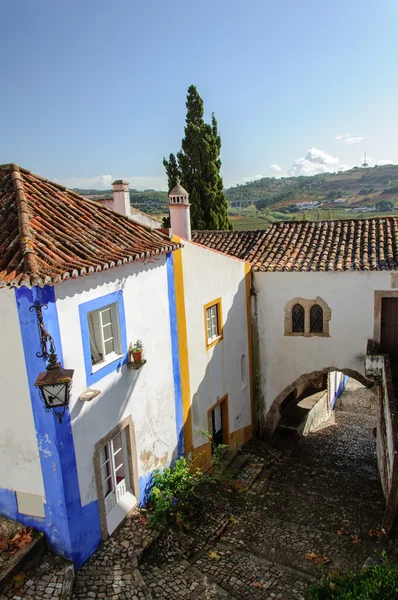Tradiční architektura ve středověké portugalském městě obidos — Stock fotografie