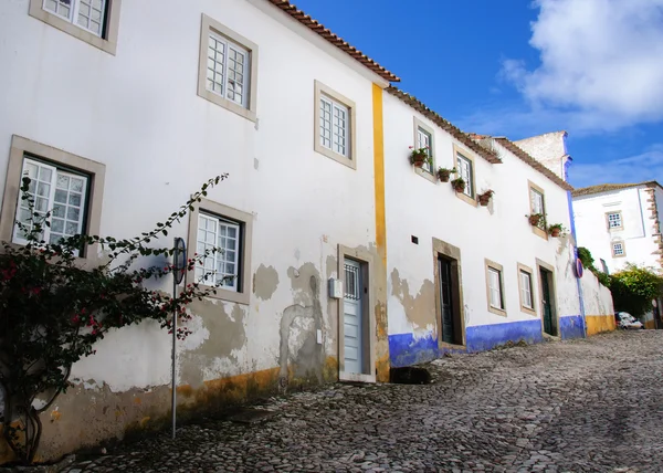 Tradiční architektura ve středověké portugalském městě obidos — Stock fotografie