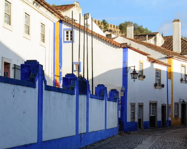 Tradisjonell arkitektur i den portugisiske middelalderbyen Obidos – stockfoto