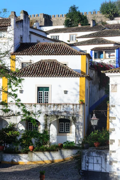 Tradiční architektura ve středověké portugalském městě obidos — Stock fotografie