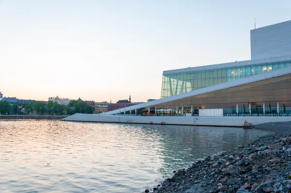 Oslo, Norway - May 20, 2014: Side view of the National Oslo Opera House on May 20, 2014 in Oslo, Norway — Stock Photo, Image