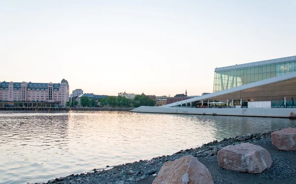 Oslo, Norway - May 20, 2014: Side view of the National Oslo Opera House on May 20, 2014 in Oslo, Norway — Stock Photo, Image