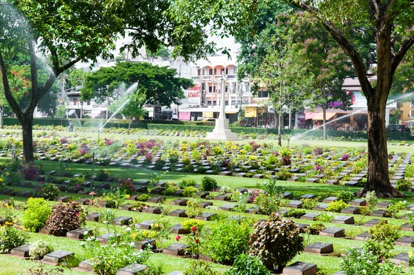 Válečný hřbitov kanchanaburi, Thajsko — Stock fotografie