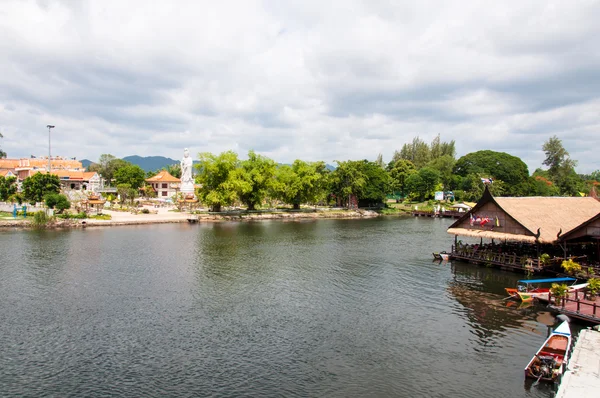 クウェー川、カンチャナブリ県、タイでカンチャナブリ、タイ - 5 月 23 日 2014:view. — ストック写真