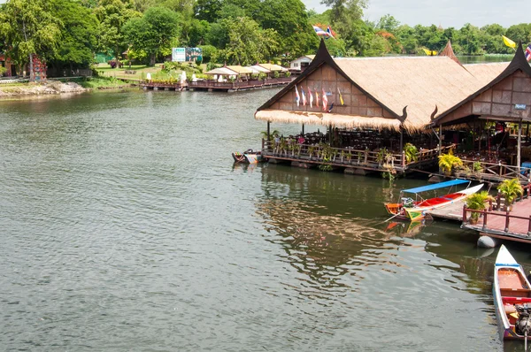 Kanchanaburi, Tajlandia - 23 maja, 2014:view nad rzeką kwai, Prowincja kanchanaburi, Tajlandia. — Zdjęcie stockowe
