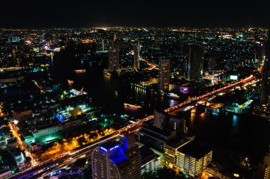 Bangkok, Tayland - 24 Nisan 2014: gece görünümü üzerinde bangkok şehir thailand.bangkok olan sermaye ve Tayland en kalabalık şehir nüfusu ile üzerinden sekiz milyon.