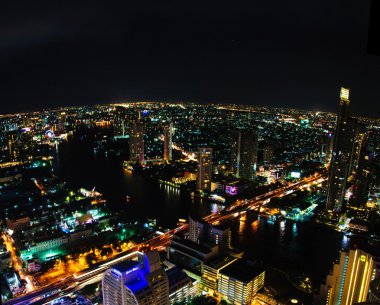 Bangkok, Tayland - 24 Nisan 2014: gece görünümü üzerinde bangkok şehir thailand.bangkok olan sermaye ve Tayland en kalabalık şehir nüfusu ile üzerinden sekiz milyon.