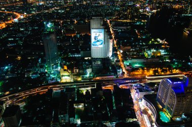 Bangkok, Tayland - 24 Nisan 2014: gece görünümü üzerinde bangkok şehir thailand.bangkok olan sermaye ve Tayland en kalabalık şehir nüfusu ile üzerinden sekiz milyon.