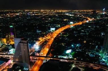 Bangkok, Tayland - 24 Nisan 2014: gece görünümü üzerinde bangkok şehir thailand.bangkok olan sermaye ve Tayland en kalabalık şehir nüfusu ile üzerinden sekiz milyon.