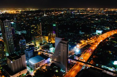 Bangkok, Tayland - 24 Nisan 2014: gece görünümü üzerinde bangkok şehir thailand.bangkok olan sermaye ve Tayland en kalabalık şehir nüfusu ile üzerinden sekiz milyon.