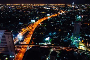 Bangkok, Tayland - 24 Nisan 2014: gece görünümü üzerinde bangkok şehir thailand.bangkok olan sermaye ve Tayland en kalabalık şehir nüfusu ile üzerinden sekiz milyon.