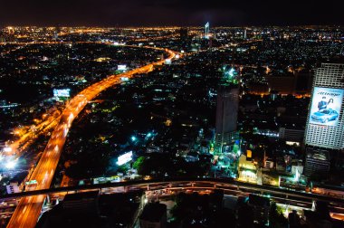 Bangkok, Tayland - 24 Nisan 2014: gece görünümü üzerinde bangkok şehir thailand.bangkok olan sermaye ve Tayland en kalabalık şehir nüfusu ile üzerinden sekiz milyon.