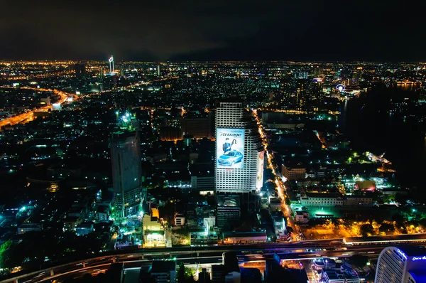 Bangkok, thailand - 24 mei 2014: nacht uitzicht over bangkok stad, thailand.bangkok is de hoofdstad en de meest bevolkte stad van thailand met een bevolking van meer dan acht miljoen. — Stockfoto