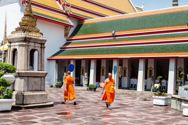 Bangkok, Thaimaa - 25. toukokuuta 2014: Wat Pho, Bangkokin kallistuvan Buddhan temppeli, Thaimaa — kuvapankkivalokuva