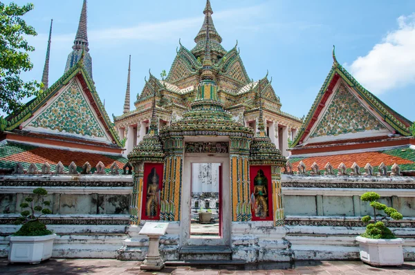 Wat pho, der Tempel des liegenden Buddha in Bangkok, Thailand — Stockfoto
