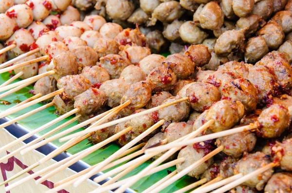 Thai street food close-up with grilled meatballs — Stock Photo, Image