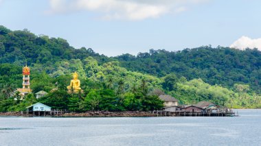 Koh kood Island, Tayland - 26 Nisan 2014: baan ao salata liman ve Tayland koh kood adada balıkçı köyü