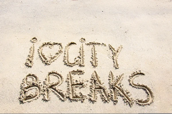 I Love City Rompe mensaje escrito en la arena, concepto de vacaciones —  Fotos de Stock