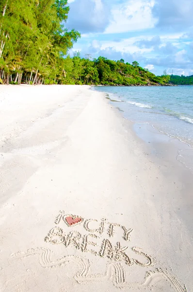 Λατρεύω πόλη διαλείμματα μήνυμα γραμμένο στην άμμο, διακοπές έννοια — Φωτογραφία Αρχείου