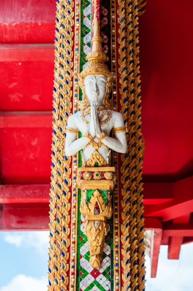 Ratchaburi, Thailand - May 24, 2014: Shrine in buddhist temple at Damnoen Saduak Floating Market, Thailand — Stock Photo, Image