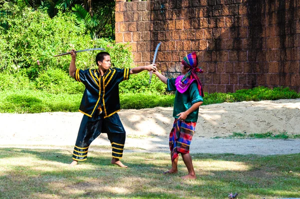 Exercício de lutadores para demonstração de arte marcial tradicional tailandesa — Fotografia de Stock