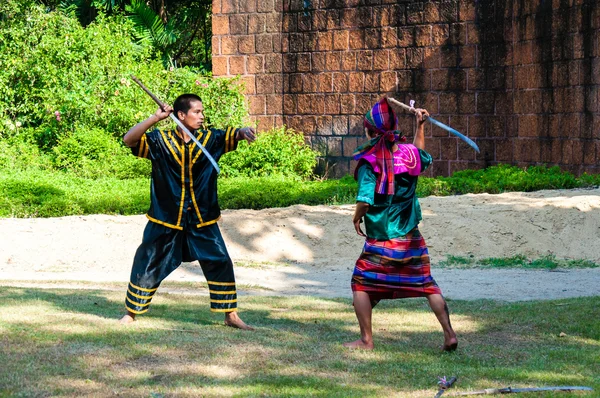 Exercício de lutadores para demonstração de arte marcial tradicional tailandesa — Fotografia de Stock