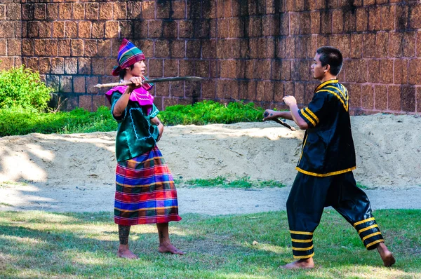 Exercício de lutadores para demonstração de arte marcial tradicional tailandesa — Fotografia de Stock