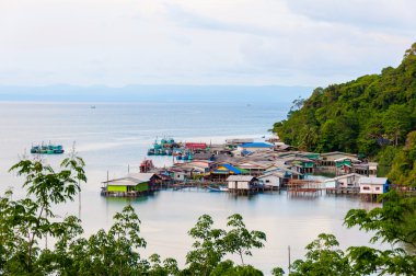Koh kood Island, Tayland - 29 Nisan 2014: baan aoyai salata liman ve Tayland koh kood adada balıkçı köyü