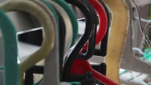 Close Multicolored Coat Hangers Blur Background — Vídeo de Stock