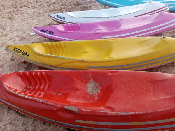 Colorful Surfboards White Sand Beach — 图库照片