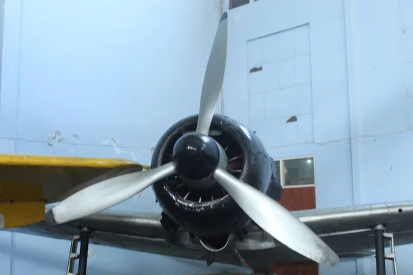 Close Retired Military Aircraft Propeller Display Aerospace Museum — ストック写真