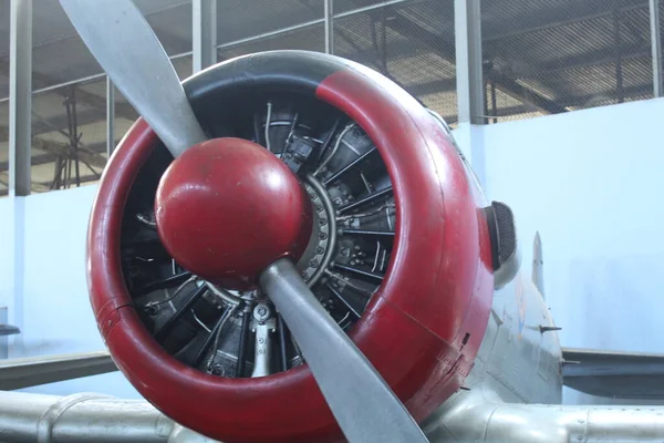 Close Retired Military Aircraft Propeller Display Aerospace Museum — Stock Fotó