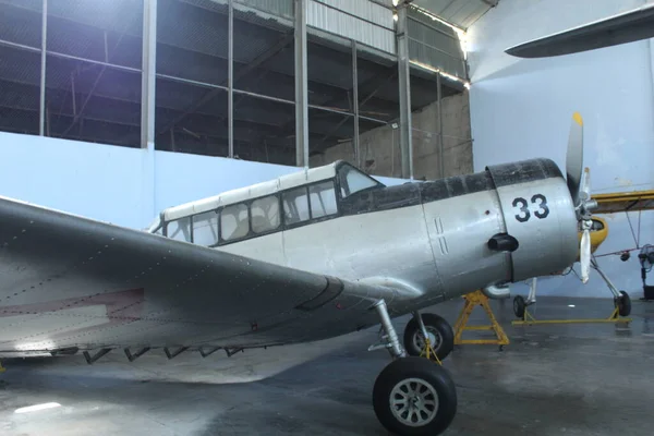 一架退役的印度尼西亚空军军用飞机 目前正在印度尼西亚日惹航空航天博物馆展出 — 图库照片