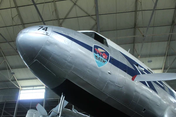인도네시아 항공기 박물관에 전시되어 비행기 — 스톡 사진