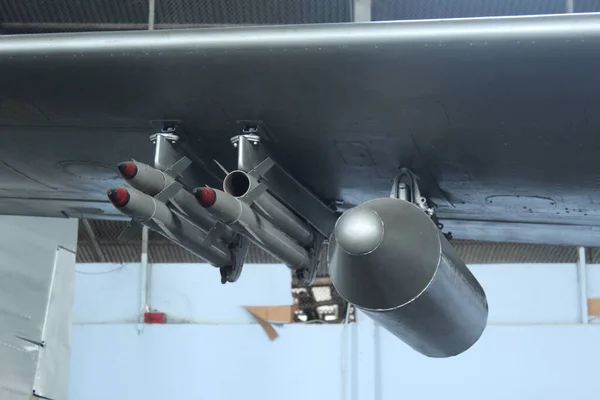 Оружие Военных Самолетах Вышедших Пенсию Экспонирующихся Аэрокосмическом Музее — стоковое фото