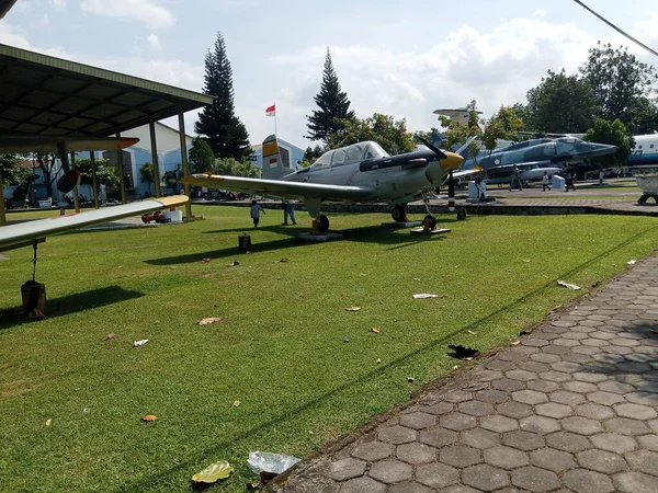 Indonéz Légierőhöz Tartozó Nyugdíjba Vonult Yogyakartai Űrkutatási Múzeumban Kiállított Katonai — Stock Fotó