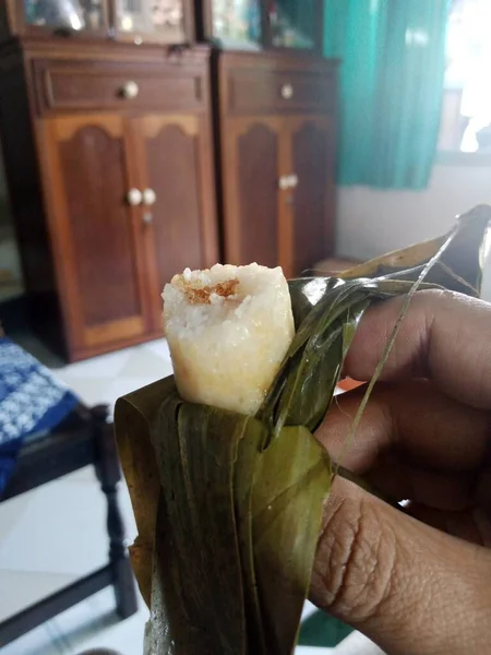 Lemper Indonesian Savoury Snack Made Glutinous Rice Filled Seasoned Shredded — 图库照片