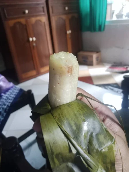 Lemper Indonesian Savoury Snack Made Glutinous Rice Filled Seasoned Shredded — Photo